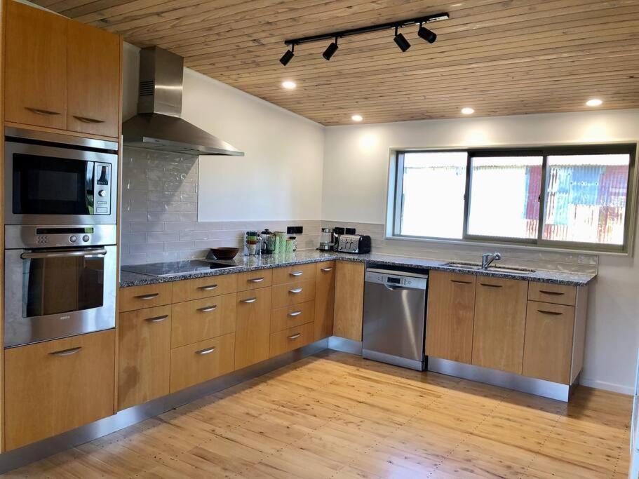 The Nutshed Villa Matata Екстериор снимка
